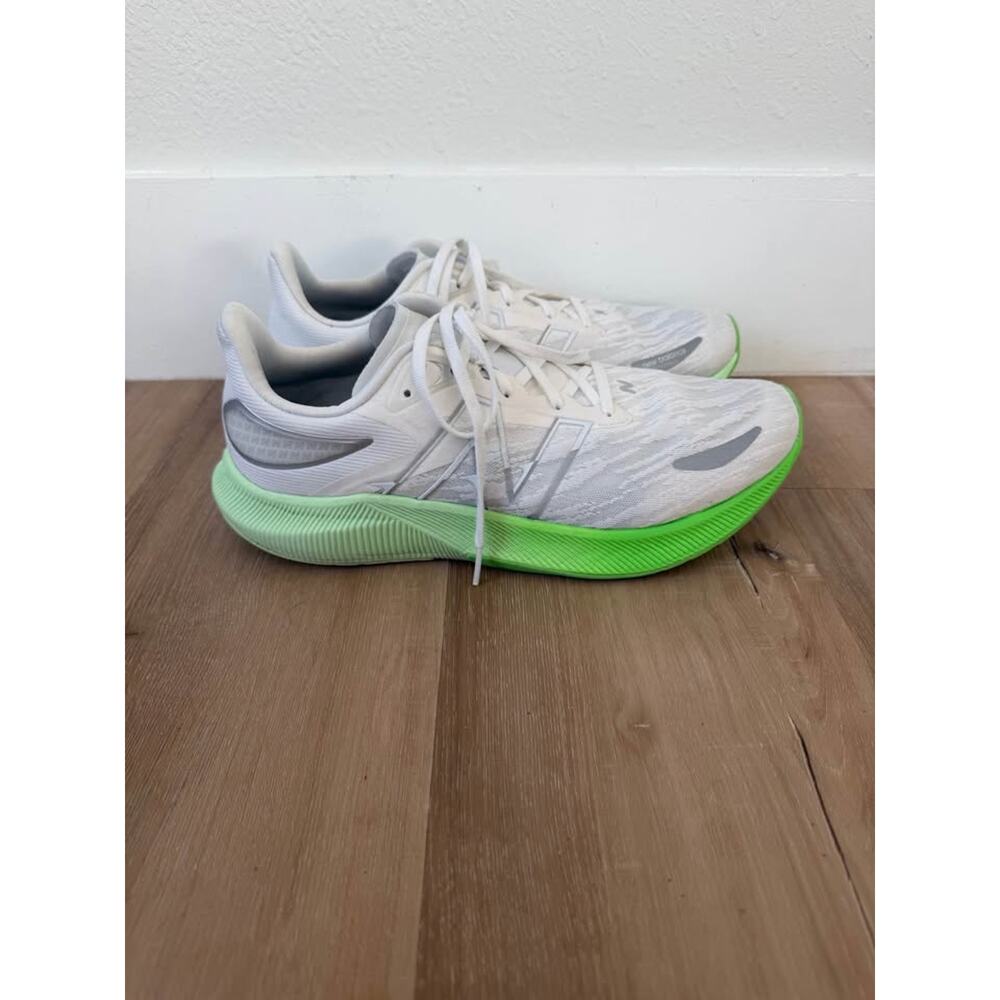 Men’s New Balance FuelCell Propel v3 Low White Vibrant Spring Glow Size 10.5 2E
